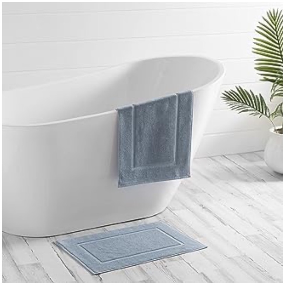 NWT Soft Welspun Basics 2-Piece Gray Bath Mat Set - Size: 20" x 30"